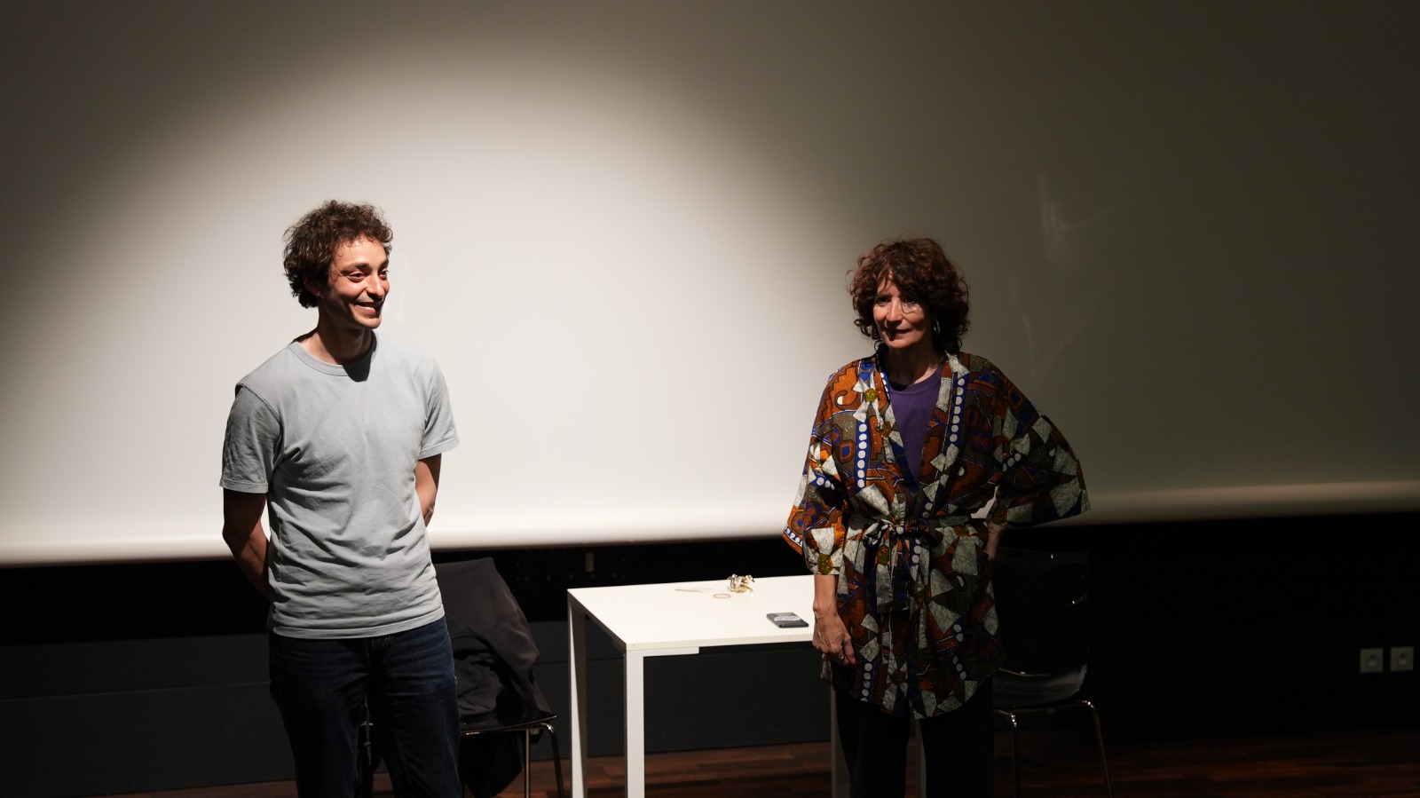 Béatrice Herrero et Samy, comédiens du spectacle interactif sur les usages numériques des enfants