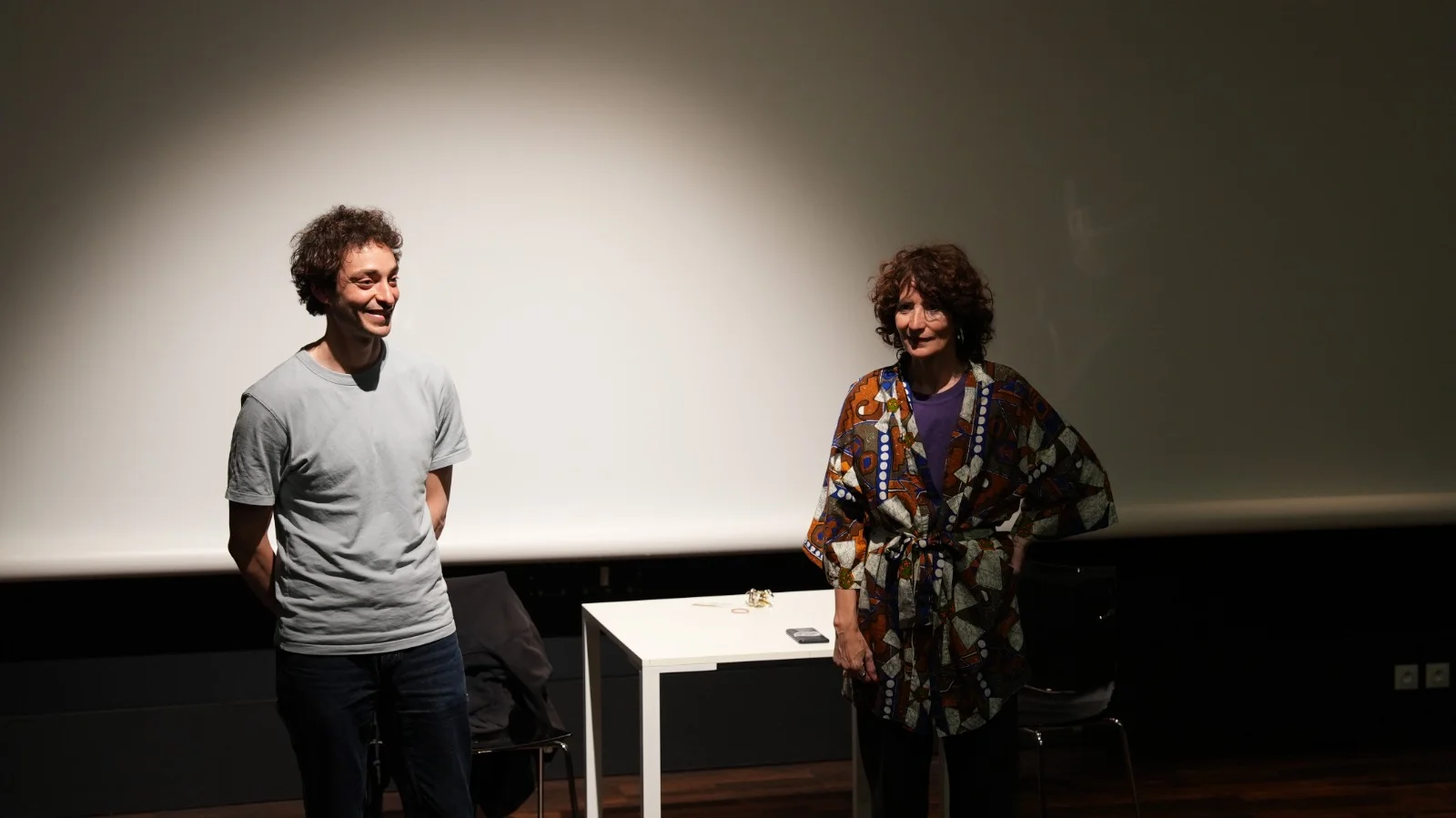 Samy et Béatrice accueillent le public en ouverture du spectacle